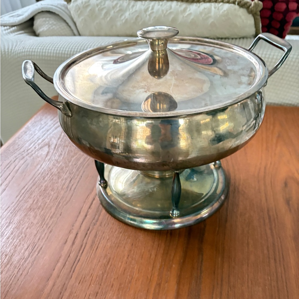 Elegant Silver Plated Chafing Dish for Elegant Dinner Parties